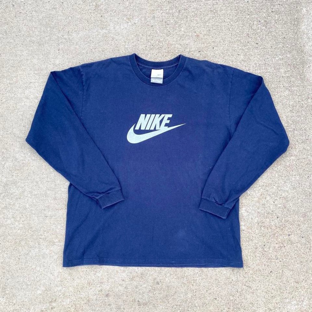 Navy blue Nike long sleeve tee shirt athletic sports workout vintage 90’s